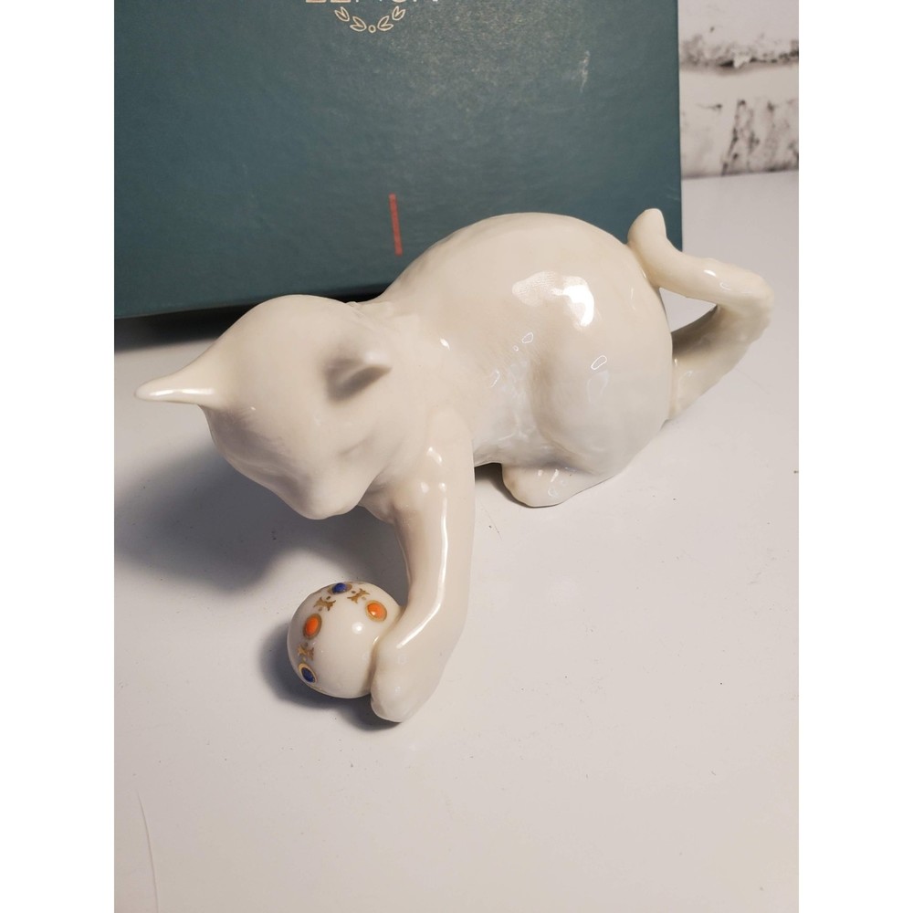 Vintage Lenox China Collectible Cat Figurine (D)